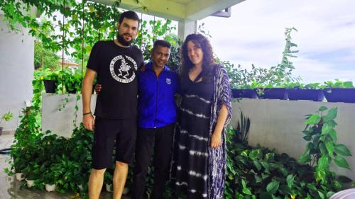 a man and a woman posing for a picture at Pretty Villa in Gelioya