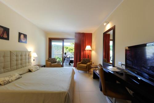 Gallery image of Pugnochiuso Resort Hotel del Faro in Vieste