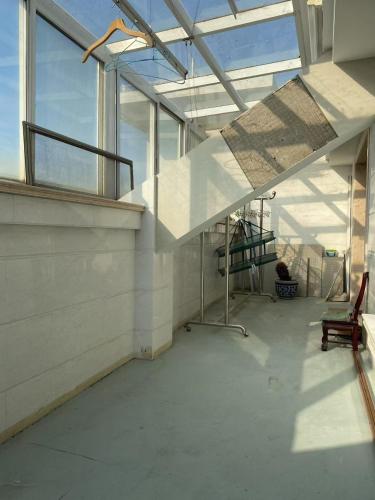 an empty room with a bench in a building at Huinan Accommodation, Close to Airport, Disney Resort, Wild Animal Park, Near Metrol 16 in Shanghai
