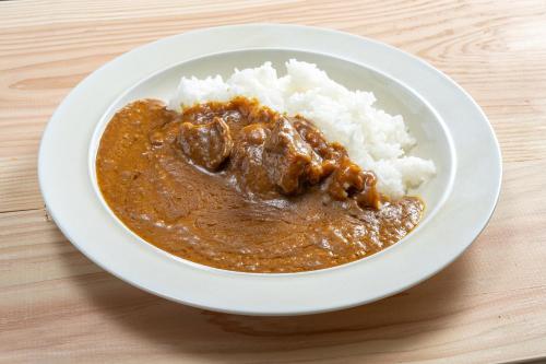 a white plate with a bowl of chili and rice at Wataya Besso in Ureshino