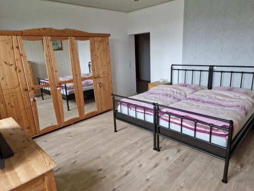 Postel nebo postele na pokoji v ubytování Großes Ferienhaus Nordhastedt 2- 6 Personen 16 km zur Nordsee 24 km Büsum 45km St Peter Ording