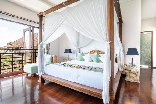 Katil atau katil-katil dalam bilik di Luxury Villa with Butler Service and Spa