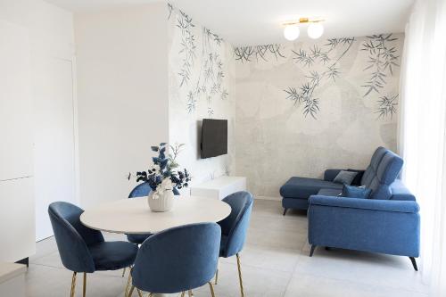 Μια τηλεόραση ή/και κέντρο ψυχαγωγίας στο R1 Apartment
