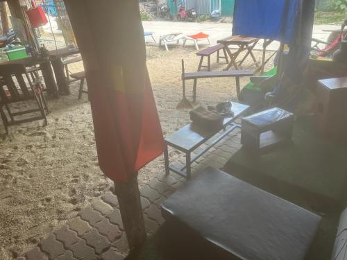 a room with chairs and tables and a window at Binhs Rolls in Ko Lanta