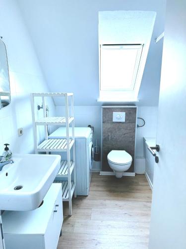 a bathroom with a white sink and a toilet at Großes 2-Zimmer Apartment mit TV, Wifi in Oerlinghausen