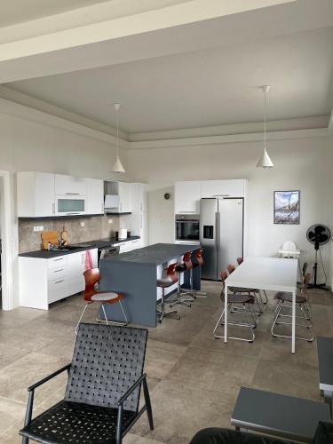 a kitchen and dining room with a table and chairs at Oikos Olympos in Ágios Spyrídon