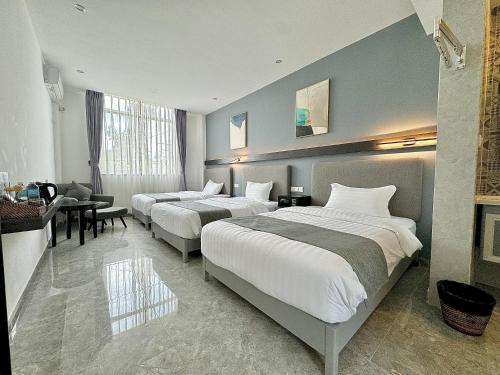 Postel nebo postele na pokoji v ubytování Bohol Panglao Begonia Resort