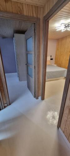 a room with a door and a room with two beds at Apartamento Loft con 2 dormitorios, Jacuzzi y Garage in Cambrils