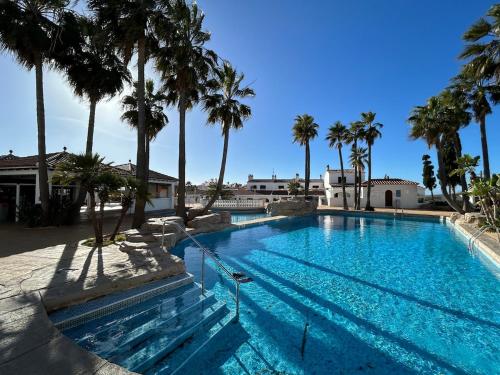 Can Isabel, apartamento con piscina, restaurante y zona de juegos