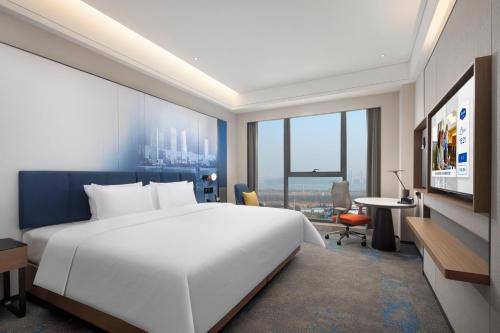 Postel nebo postele na pokoji v ubytování Hampton by Hilton Changsha Moon Island