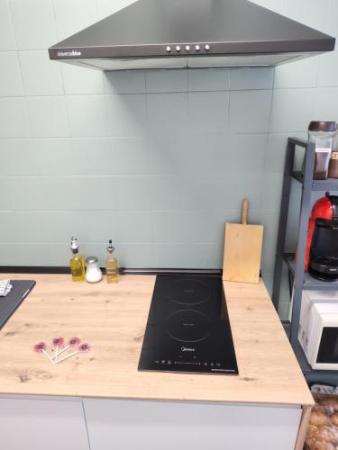 Kuchyň nebo kuchyňský kout v ubytování Apartamento entero con desayuno incluido y parking gratuito, a 3 km de playa con aire acondicionado