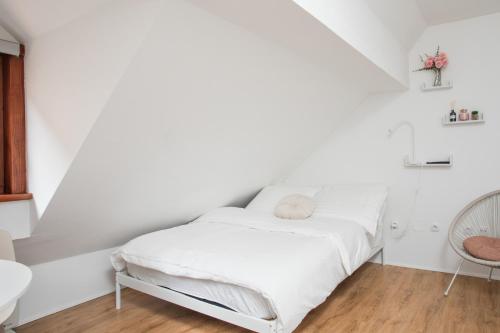 Ένα ή περισσότερα κρεβάτια σε δωμάτιο στο Stylish Loft In The Hearth Of Historic Centre