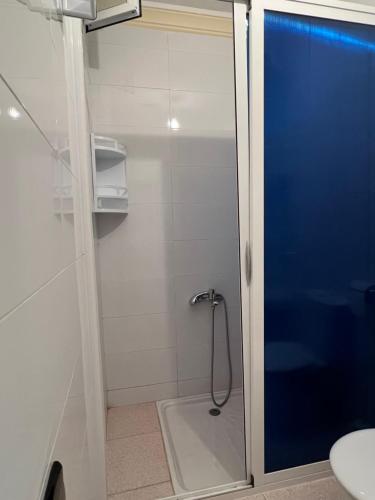 Ένα μπάνιο στο Noor Home