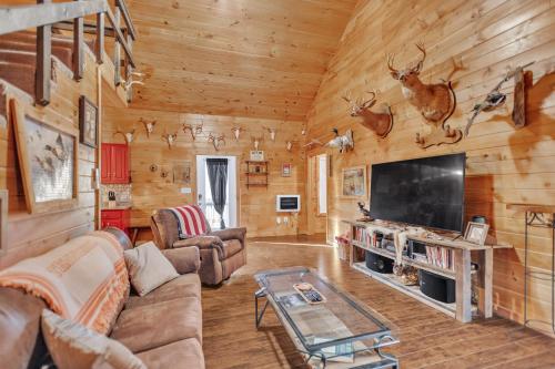 a living room with a couch and a tv at Hillside Hideaway cabin in Butler