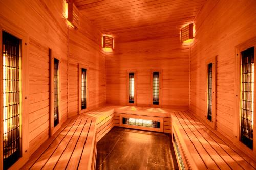 an empty wooden room with a pool in the middle at Empire Balneo & Spa Hotel in Hisarya