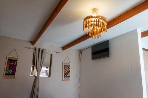 TV a/nebo společenská místnost v ubytování Hostal Katarpe