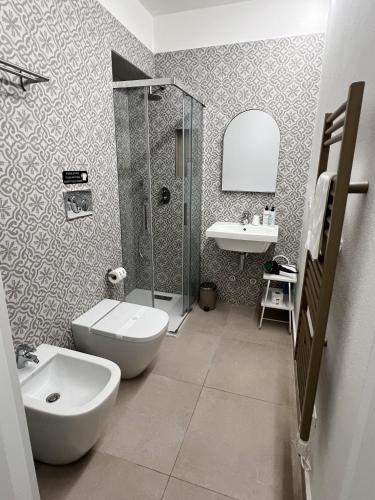 a bathroom with a toilet and a shower and a sink at Mercadante Suite Central City in Milan