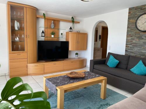 a living room with a couch and a tv at Sonnige Südwohnung mit Terrasse, Badesee in Forchtenberg