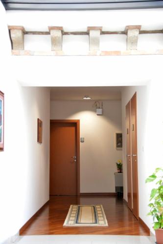 a hallway with a door and a rug at Hotel La Cantina in Alfonsine