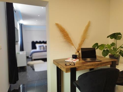 Ένα ή περισσότερα κρεβάτια σε δωμάτιο στο Seductive Love Room in border of Monaco