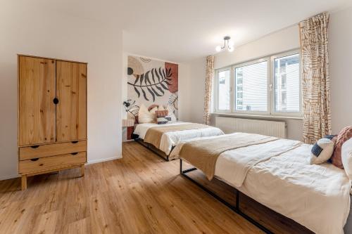 Katil atau katil-katil dalam bilik di Lexapartments Altstadt zentral 80qm in Lorenz