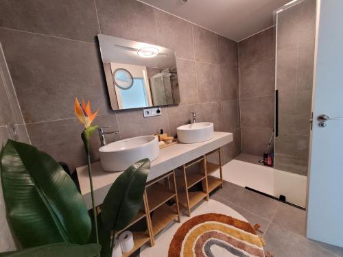 Ένα μπάνιο στο Luxury penthhouse sea views Blue Suite 3401