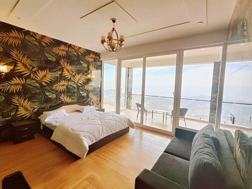 Ένα ή περισσότερα κρεβάτια σε δωμάτιο στο Black Rose Mukteshwar Hill Top