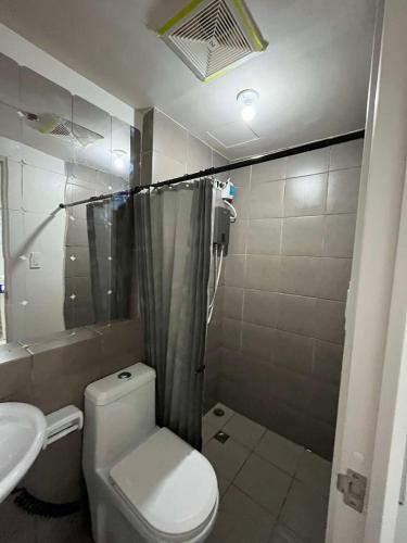 Ένα μπάνιο στο Transient Condo Living in Butuan City