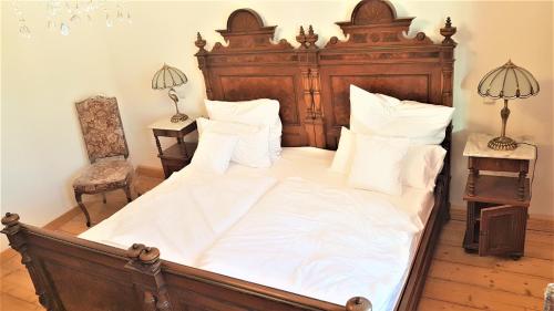 a bedroom with a large bed with white sheets and pillows at Superior Komfort Suite 90m2 bis 5 Personen im Jugendstil - Gründerzeit Villa im Harz in Sankt Andreasberg