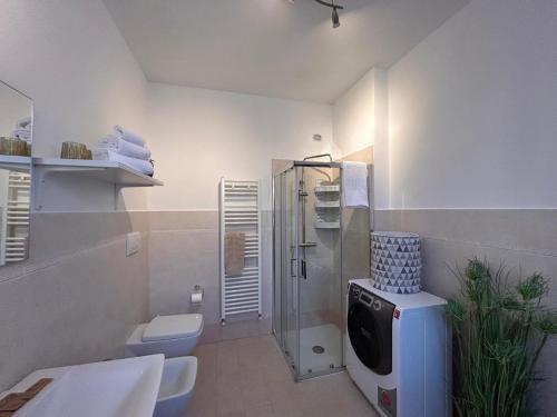 a bathroom with a shower and a toilet and a sink at Residenza dell'Arco in Gambolò