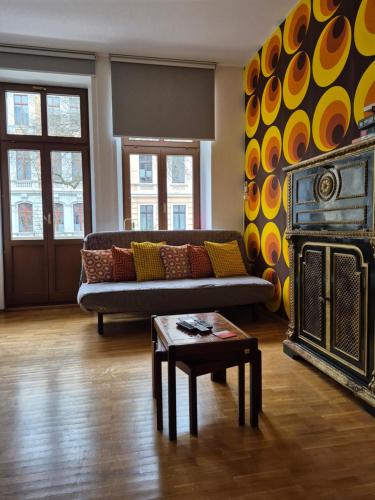 Posezení v ubytování Enjoy Goerlitz Augustastrasse Parkplatz und Balkon