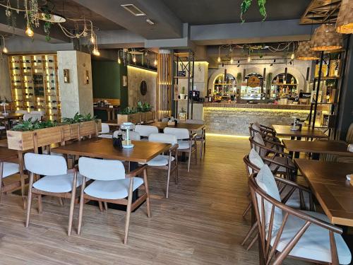 Gallery image of LaCasa Apartments & Restaurant in Ulcinj