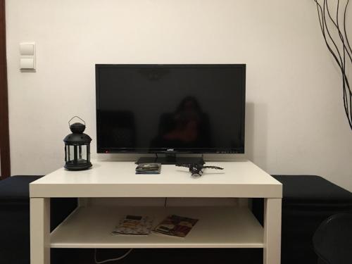 Uma televisão e/ou sistema de entretenimento em Guest House Guerra Junqueiro