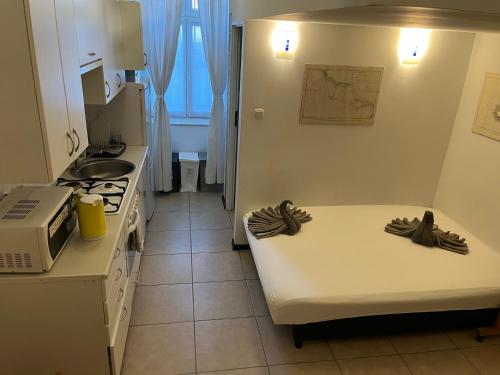 Η κουζίνα ή μικρή κουζίνα στο Home in Krakow Silvio's Apartments