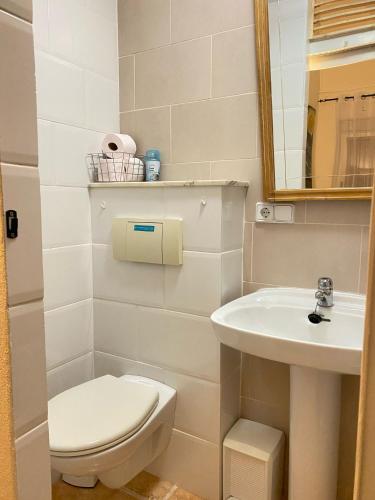 a bathroom with a toilet and a sink at Appartement La Casita in Ontinyent