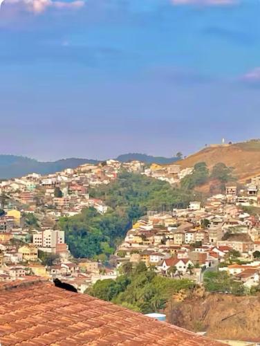 a view of a city from the roof of a building at Apartamento Vista da Serra in Poços de Caldas