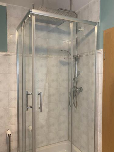 a shower with a glass door in a bathroom at J22 - Fullhouse - Apartments - Fussgängerzone - Netflix in Eisenach