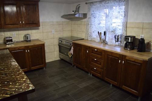 Кухня или кухненски бокс в Casa Eby