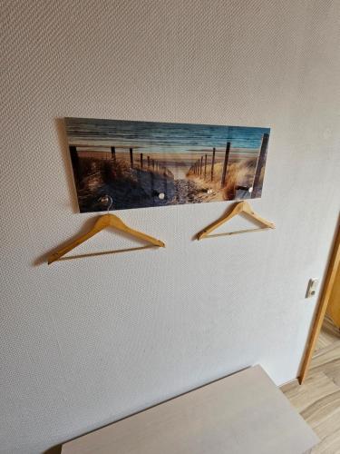 a picture hanging on a wall with a painting on it at BothsAnleger in Kasseedorf