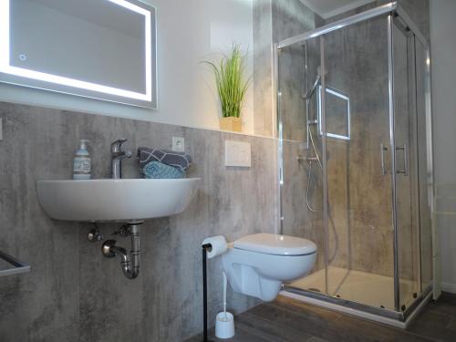 Koupelna v ubytování Lütt Plambeck-Appartement Silvia EG 1