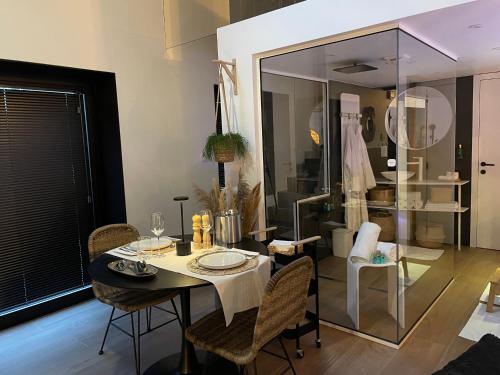 a dining room with a table and chairs and a window at Ô voda in Waremme