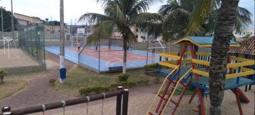Ein Kinderspielbereich in der Unterkunft Condomínio Marina Clube