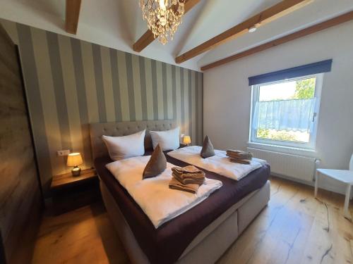 a bedroom with a bed with two towels on it at Ferienwohnung Schwalbe in Bastorf