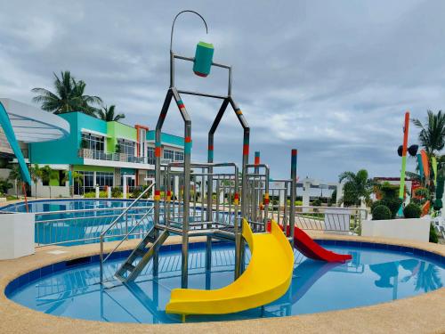 Bazén v ubytování Cebu North Coast Beach Resort nebo v jeho okolí