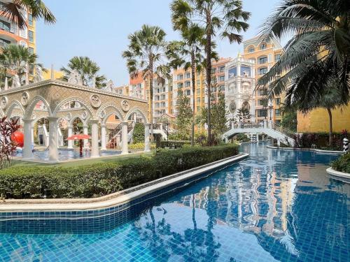 Bazén v ubytování Venetian Signature Condo Pattaya nebo v jeho okolí
