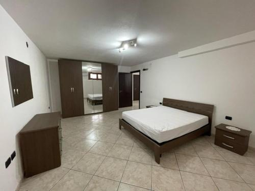 a large bedroom with a bed and a bathroom at Comfort Apartment in Assemini