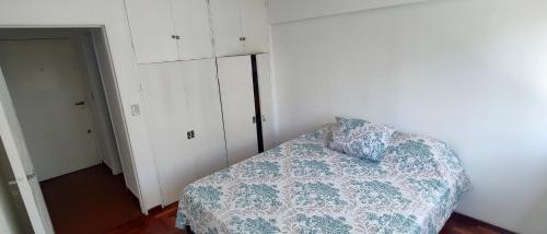 Postel nebo postele na pokoji v ubytování Too Spot