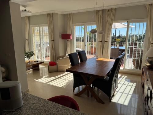 Piso-Lechuza Elviria Marbella 2 Bedrooms 4 guests Penthouse-Maisonette Apartment in Elviria-Marbella- Urb Los Jardines de Santa Maria Golf