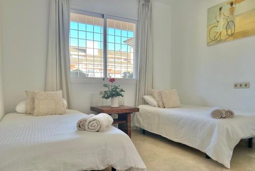 Piso-Lechuza Elviria Marbella 2 Bedrooms 4 guests Penthouse-Maisonette Apartment in Elviria-Marbella- Urb Los Jardines de Santa Maria Golf