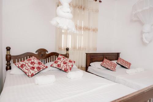 Ένα ή περισσότερα κρεβάτια σε δωμάτιο στο Colonial Bungalow